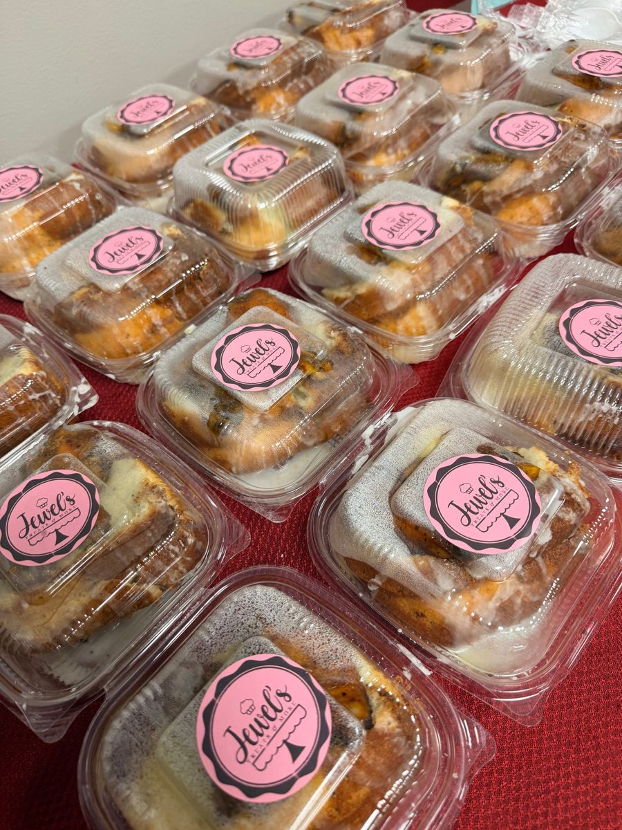 Packaged Jewel's pound cake slices with logo stickers